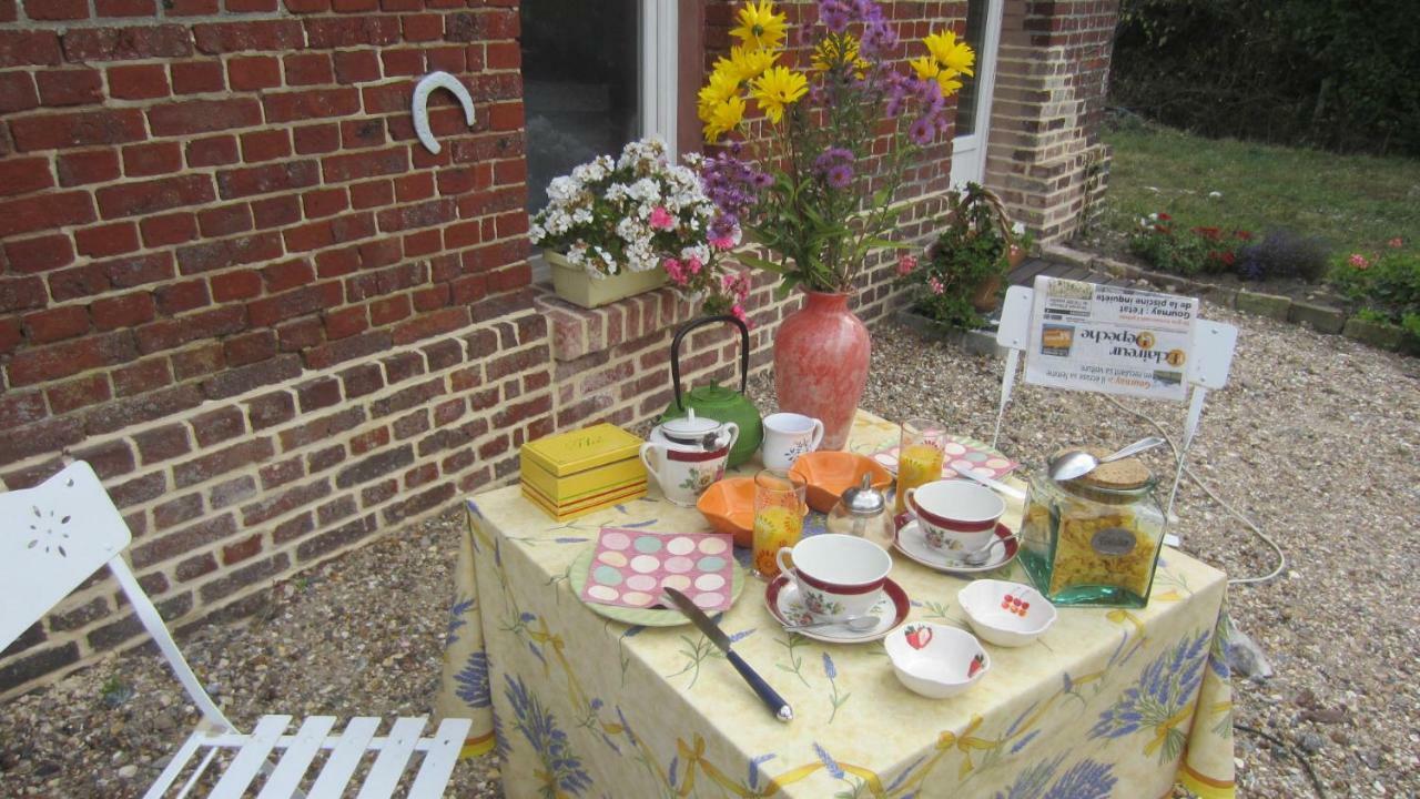 Les Trois Pommiers Bed and Breakfast Sommery Buitenkant foto
